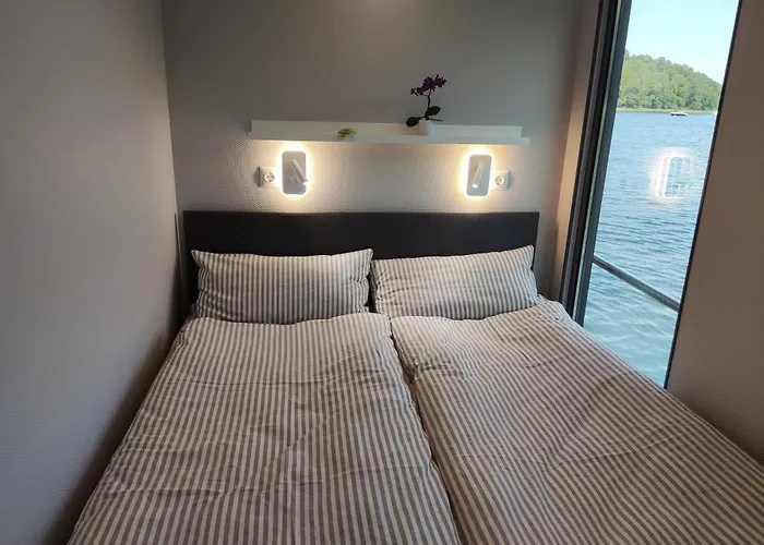 Wasserapartment Cityport - Schwimmende Ferienwohnung